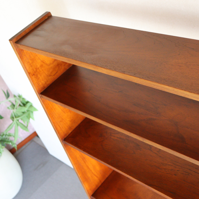 親方が考える構造美。 英国ヴィンテージのルームディバイダー・棚