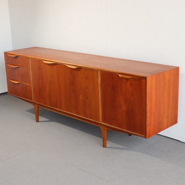 英国ヴィンテージマッキントッシュのサイドボード