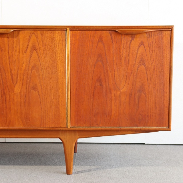 英国ヴィンテージマッキントッシュのサイドボード