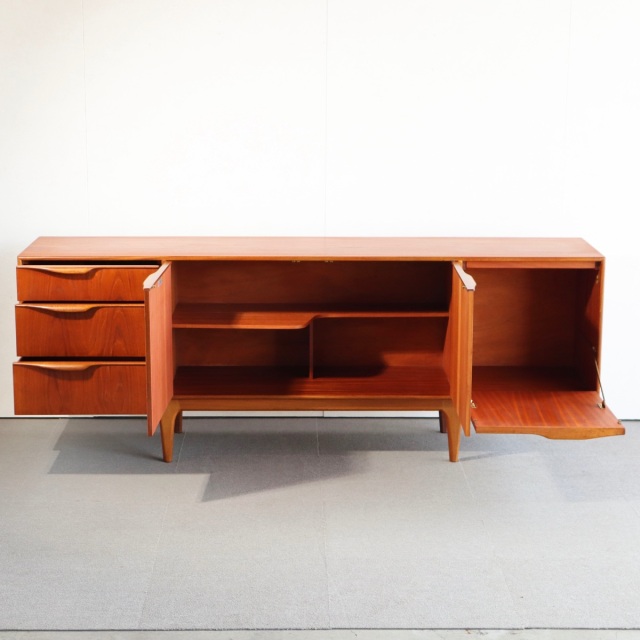 英国ヴィンテージマッキントッシュのサイドボード