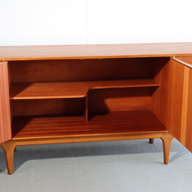 英国ヴィンテージマッキントッシュのサイドボード