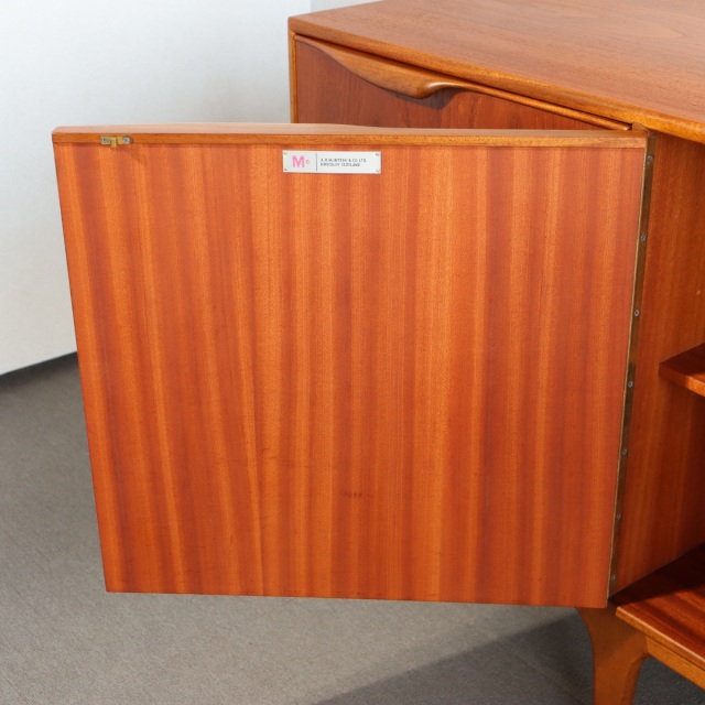 英国ヴィンテージマッキントッシュのサイドボード