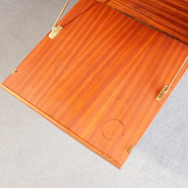 英国ヴィンテージマッキントッシュのサイドボード