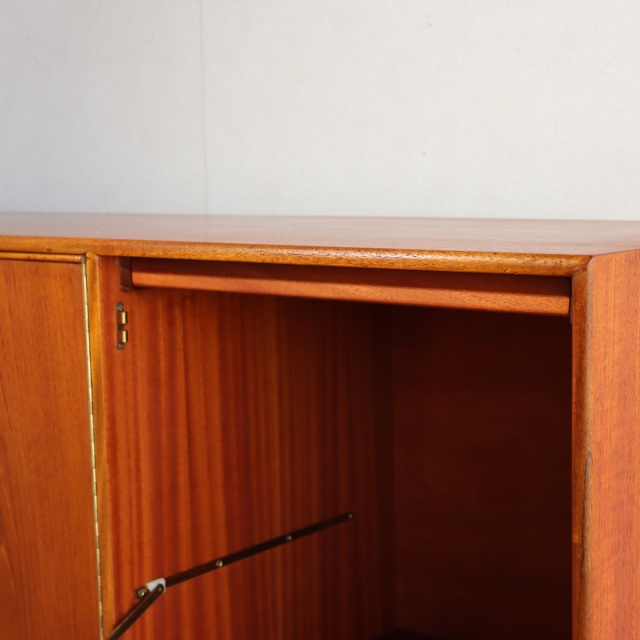 英国ヴィンテージマッキントッシュのサイドボード