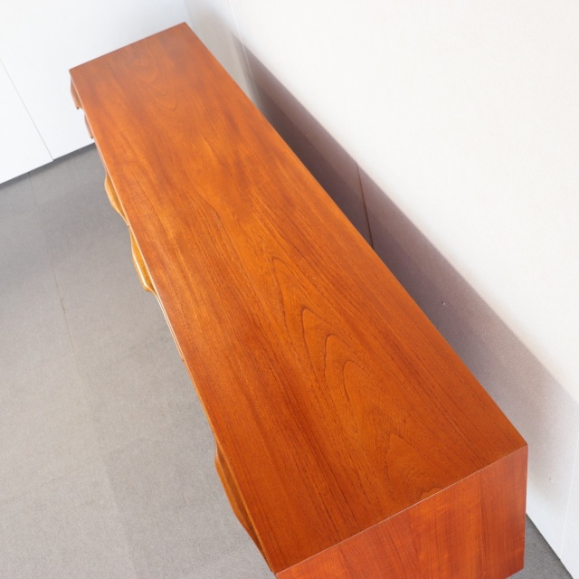 英国ヴィンテージマッキントッシュのサイドボード