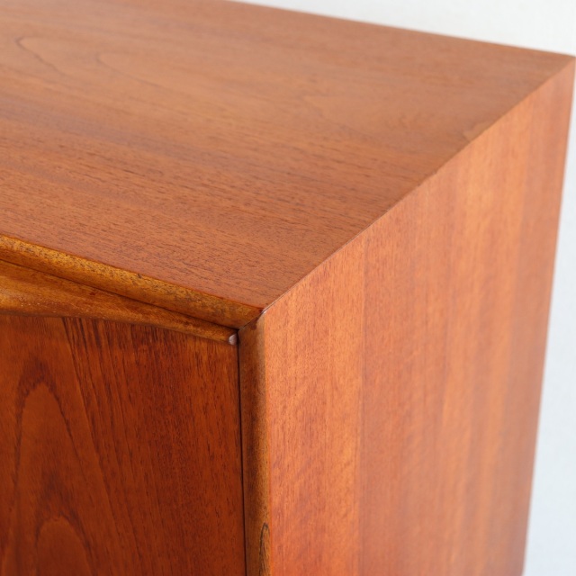 英国ヴィンテージマッキントッシュのサイドボード