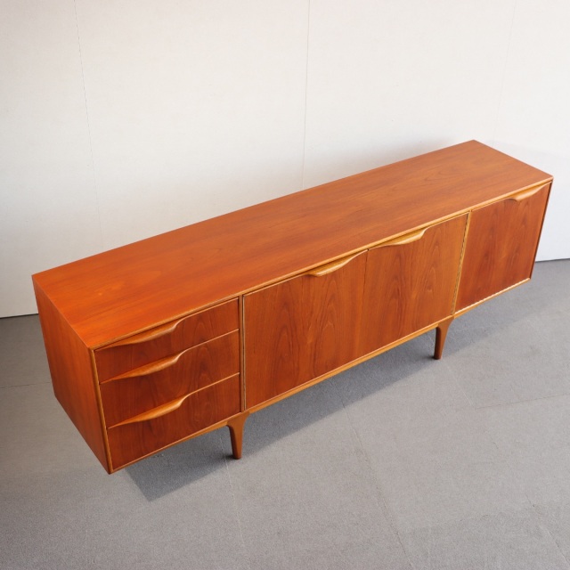 英国ヴィンテージマッキントッシュのサイドボード