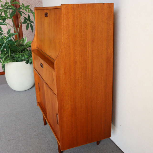 英国ヴィンテージのチークビュロー