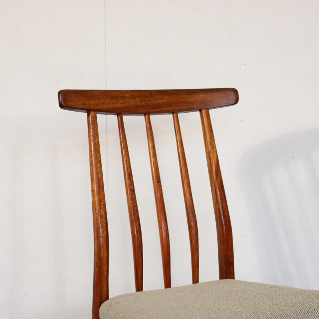 ヤンガーYOUNGERのチェア