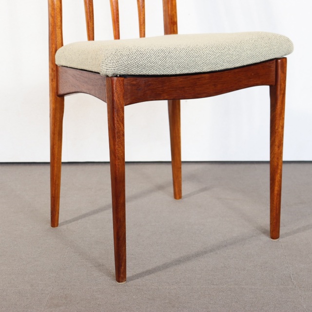 ヤンガーYOUNGERのチェア