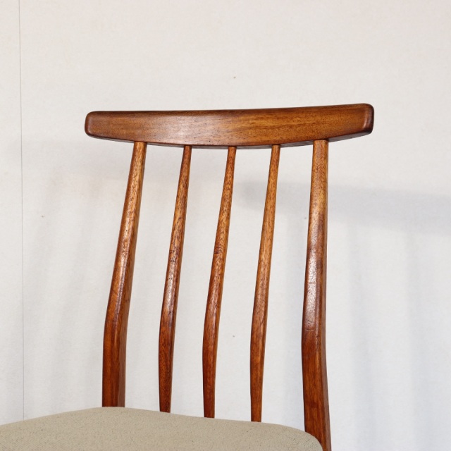 ヤンガーYOUNGERのチェア