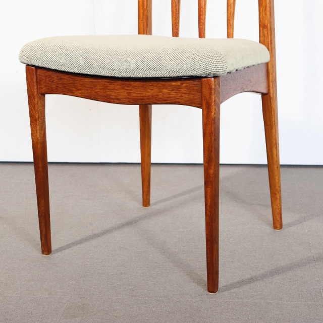 ヤンガーYOUNGERのチェア