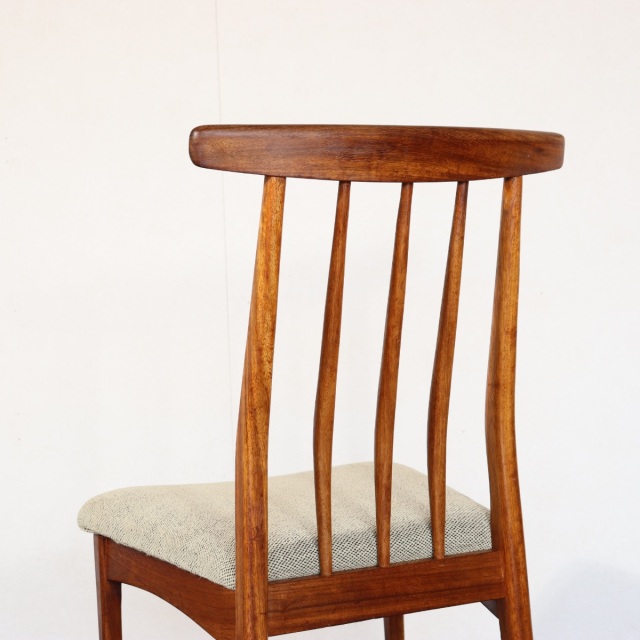 ヤンガーYOUNGERのチェア