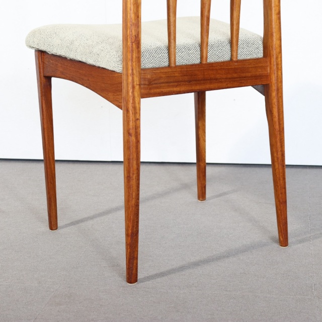 ヤンガーYOUNGERのチェア