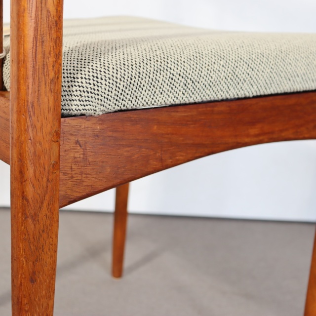 ヤンガーYOUNGERのチェア