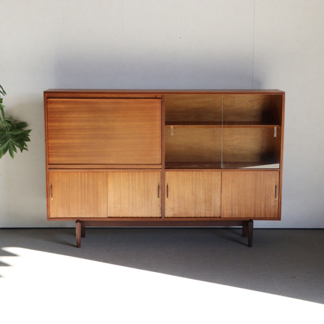 ビーバーアンドタプレイのブックケースとビュロー