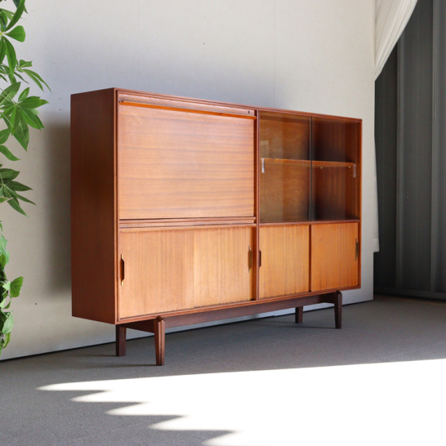 ビーバーアンドタプレイのブックケースとビュロー