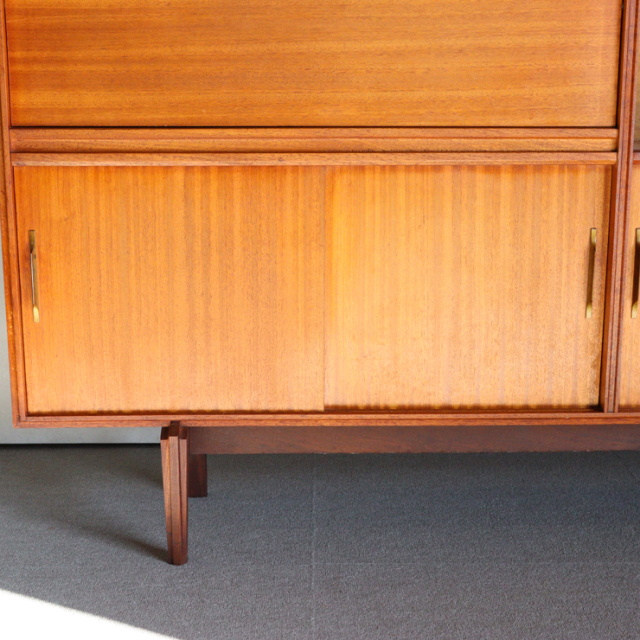 ビーバーアンドタプレイのブックケースとビュロー