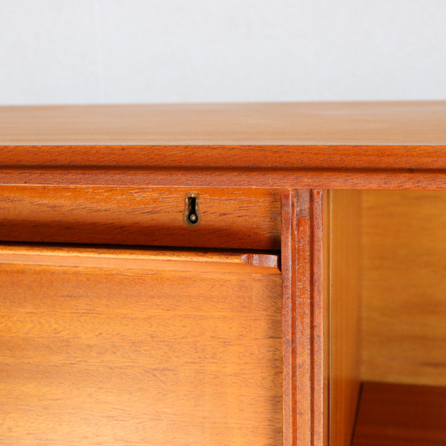 ビーバーアンドタプレイのブックケースとビュロー