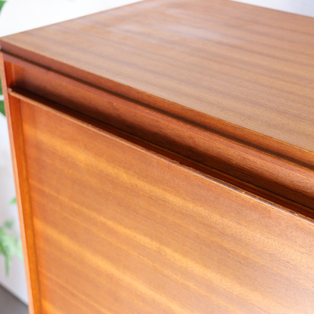 ビーバーアンドタプレイのブックケースとビュロー