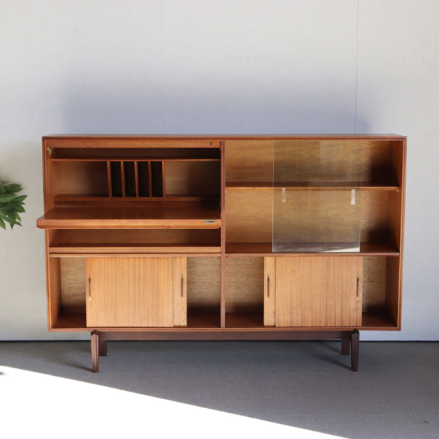 ビーバーアンドタプレイのブックケースとビュロー