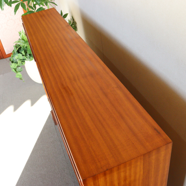 ビーバーアンドタプレイのブックケースとビュロー