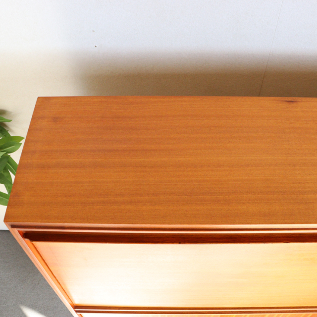 ビーバーアンドタプレイのブックケースとビュロー