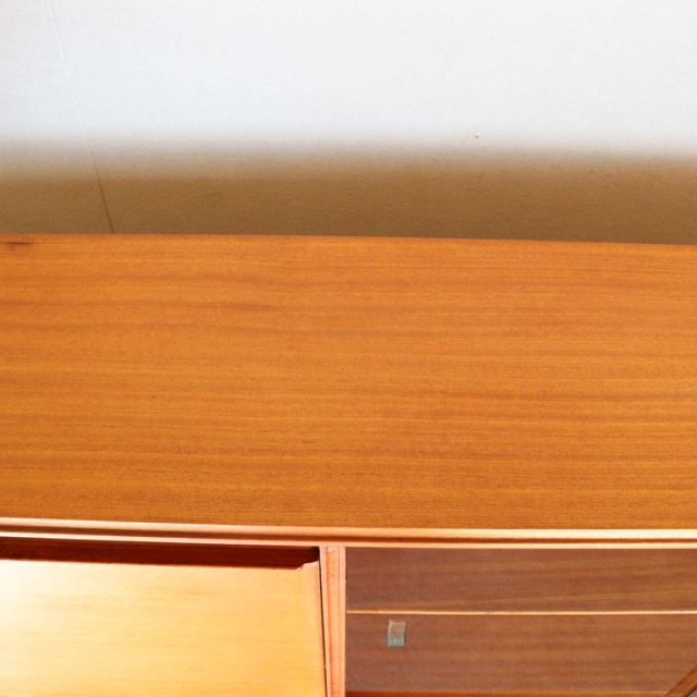 ビーバーアンドタプレイのブックケースとビュロー