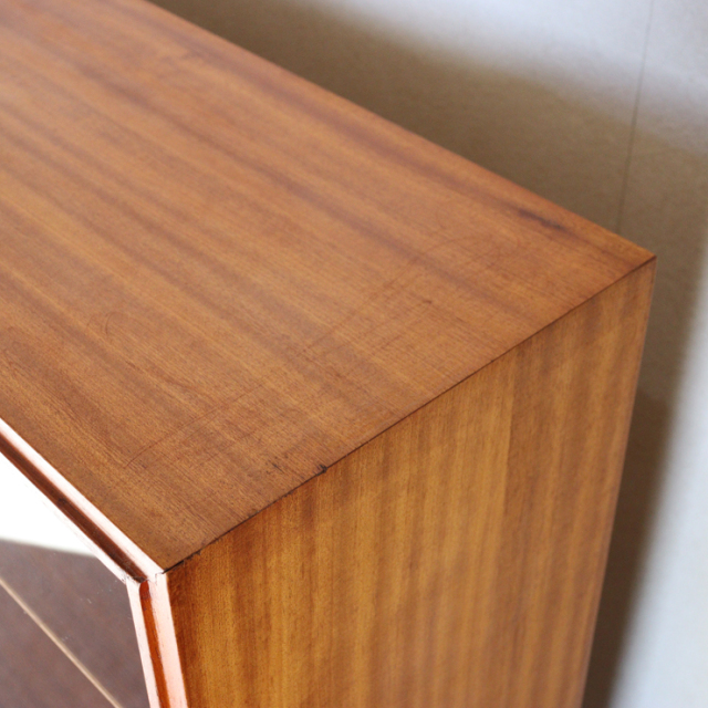 ビーバーアンドタプレイのブックケースとビュロー