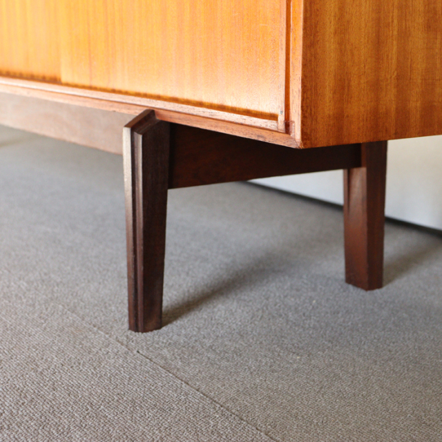 ビーバーアンドタプレイのブックケースとビュロー