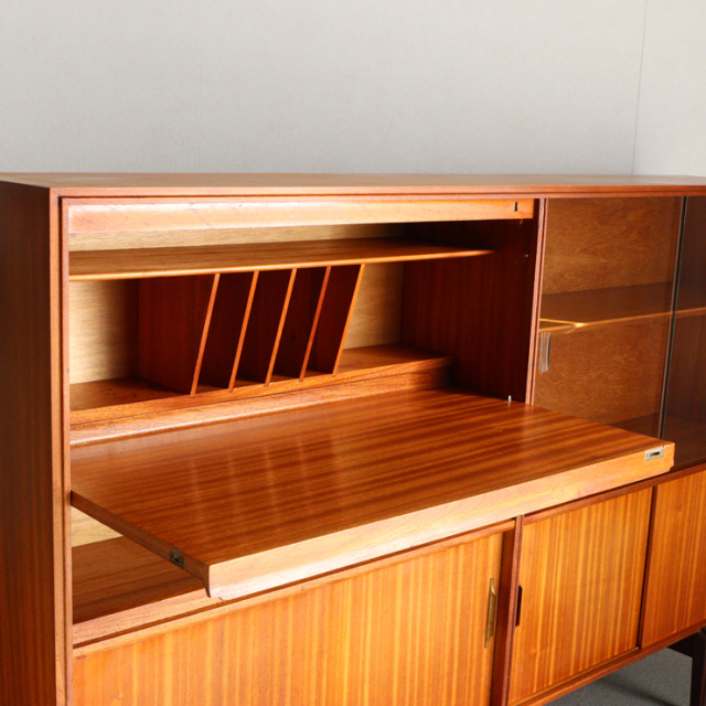 ビーバーアンドタプレイのブックケースとビュロー