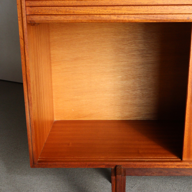 ビーバーアンドタプレイのブックケースとビュロー