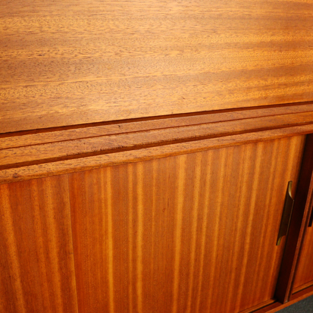 ビーバーアンドタプレイのブックケースとビュロー