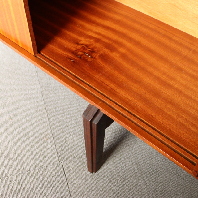 ビーバーアンドタプレイのブックケースとビュロー