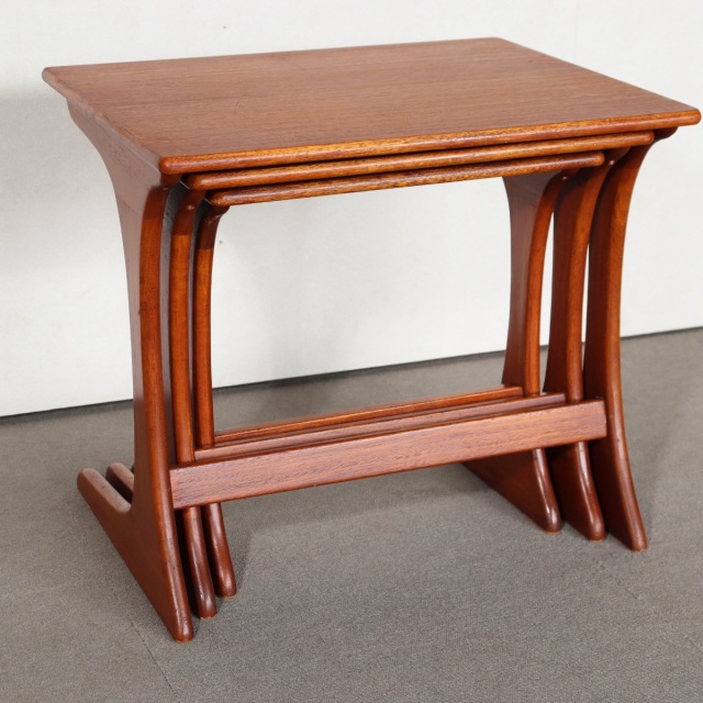 英国ヴィンテージのネスト