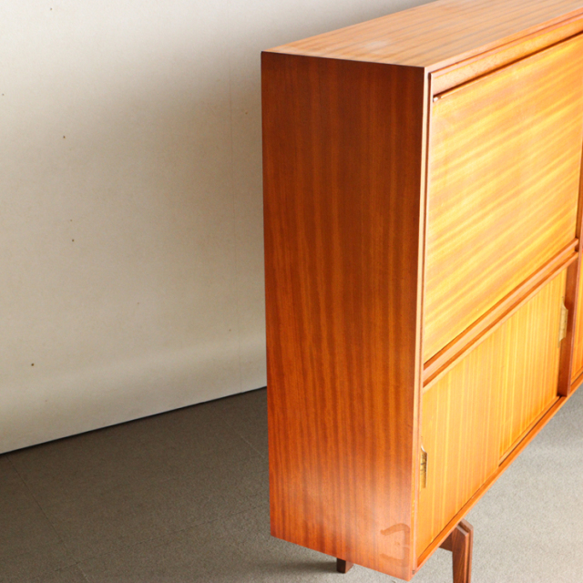 ビーバーアンドタプレイのブックケースとビュロー