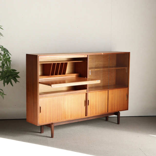 ビーバーアンドタプレイのブックケースとビュロー