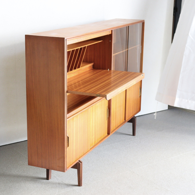 ビーバーアンドタプレイのブックケースとビュロー