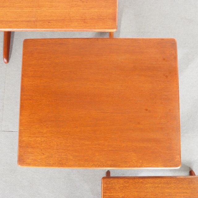 英国ヴィンテージのネスト