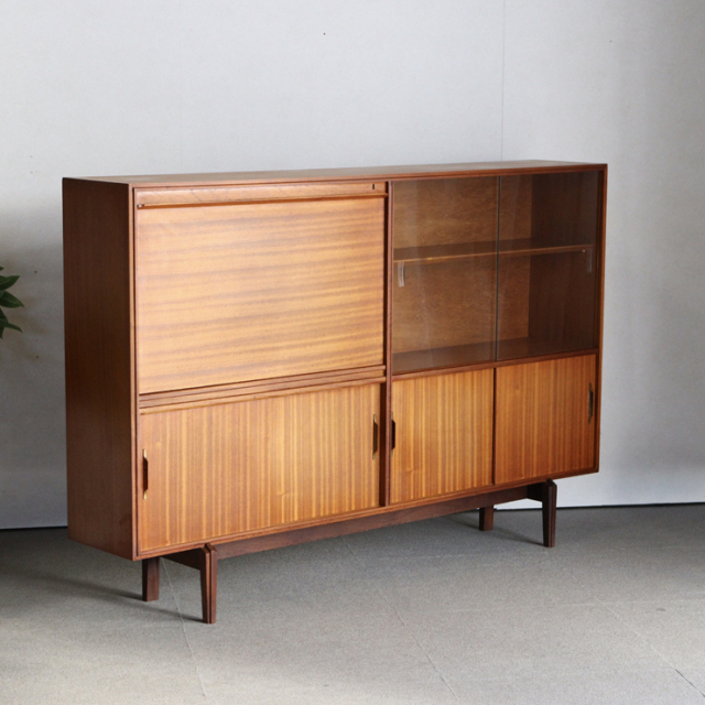 ビーバーアンドタプレイのブックケースとビュロー