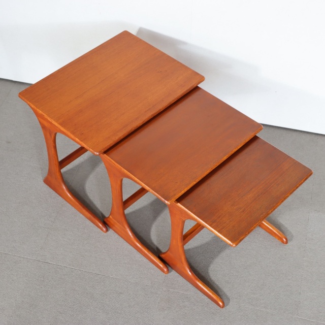 英国ヴィンテージのネスト