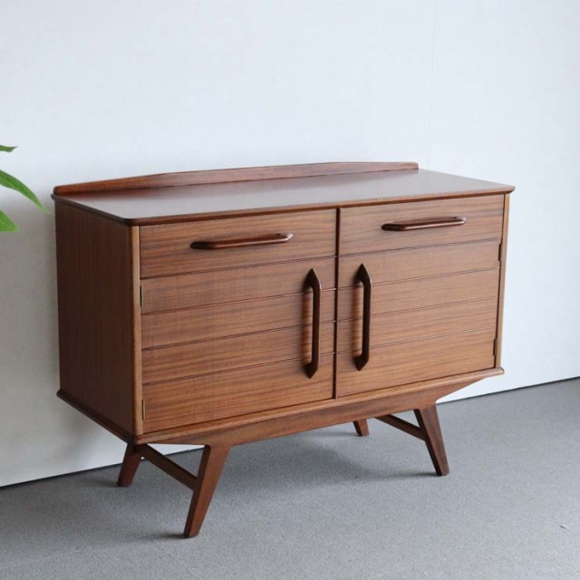 ジープランのサイドボード