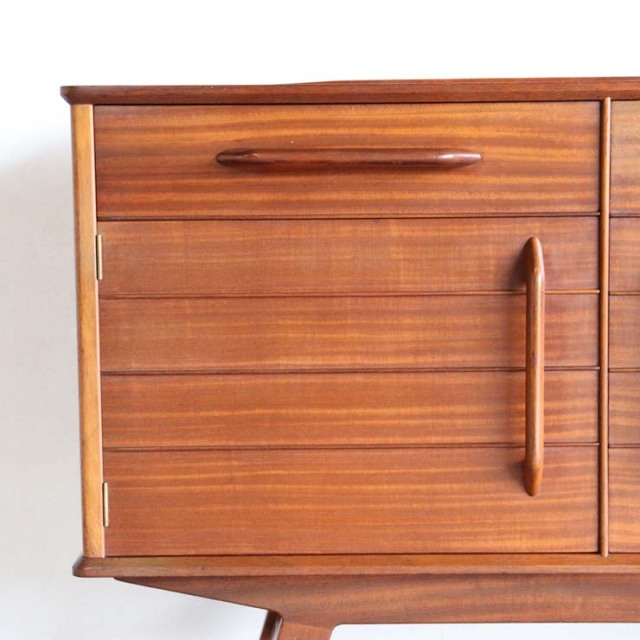 ジープランのサイドボード