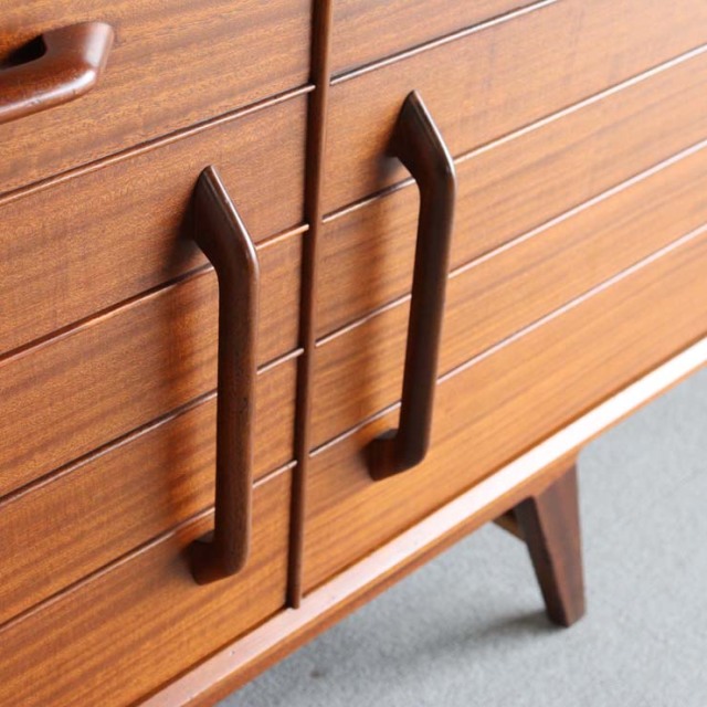 ジープランのサイドボード