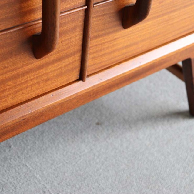 ジープランのサイドボード