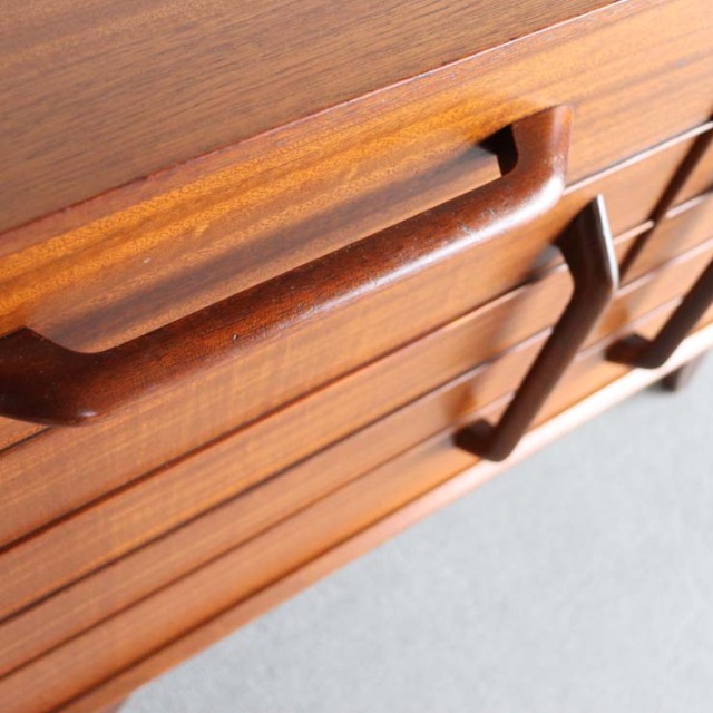 ジープランのサイドボード