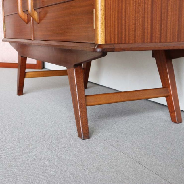 ジープランのサイドボード