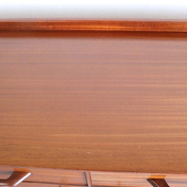 ジープランのサイドボード