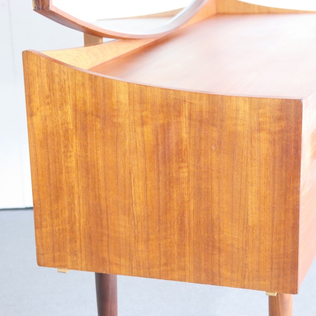 ジープランG-PLANのドレッサー