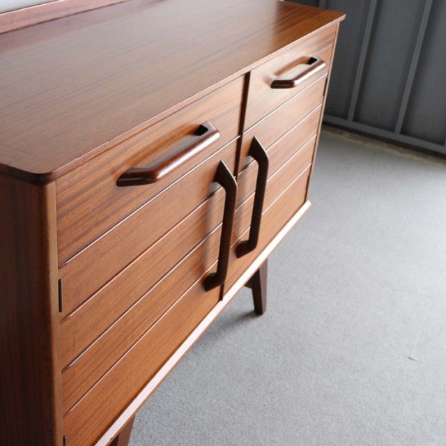 ジープランのサイドボード